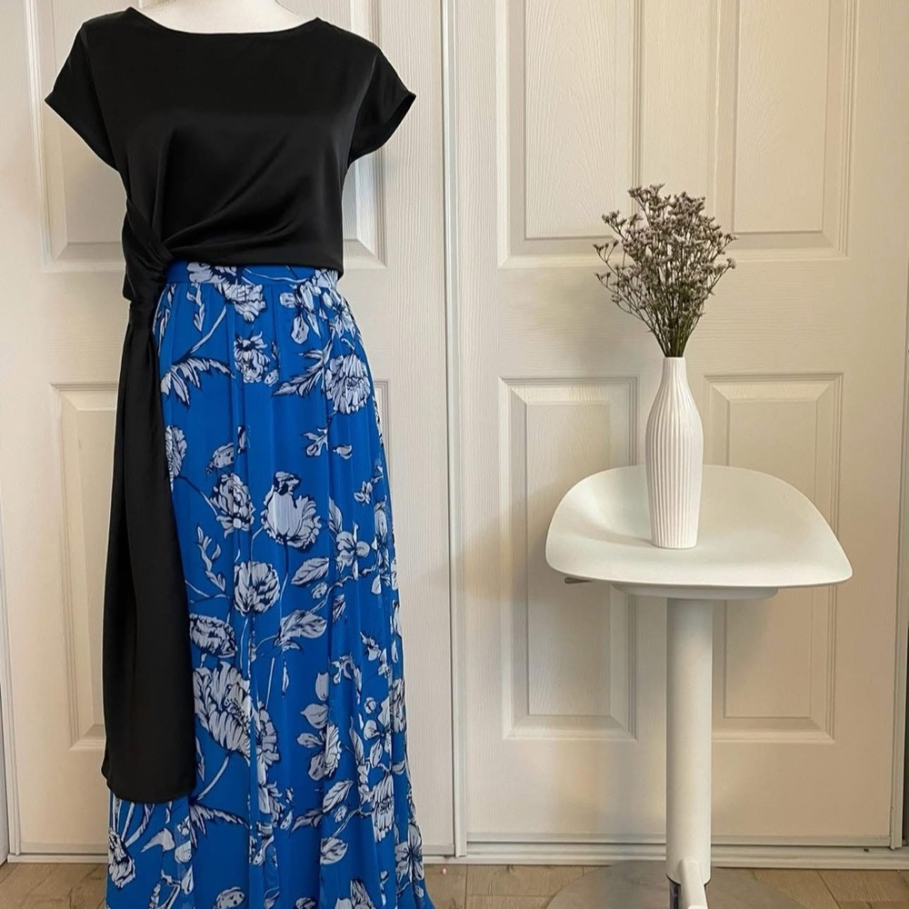Elegant Black and Blue Floral Skirt